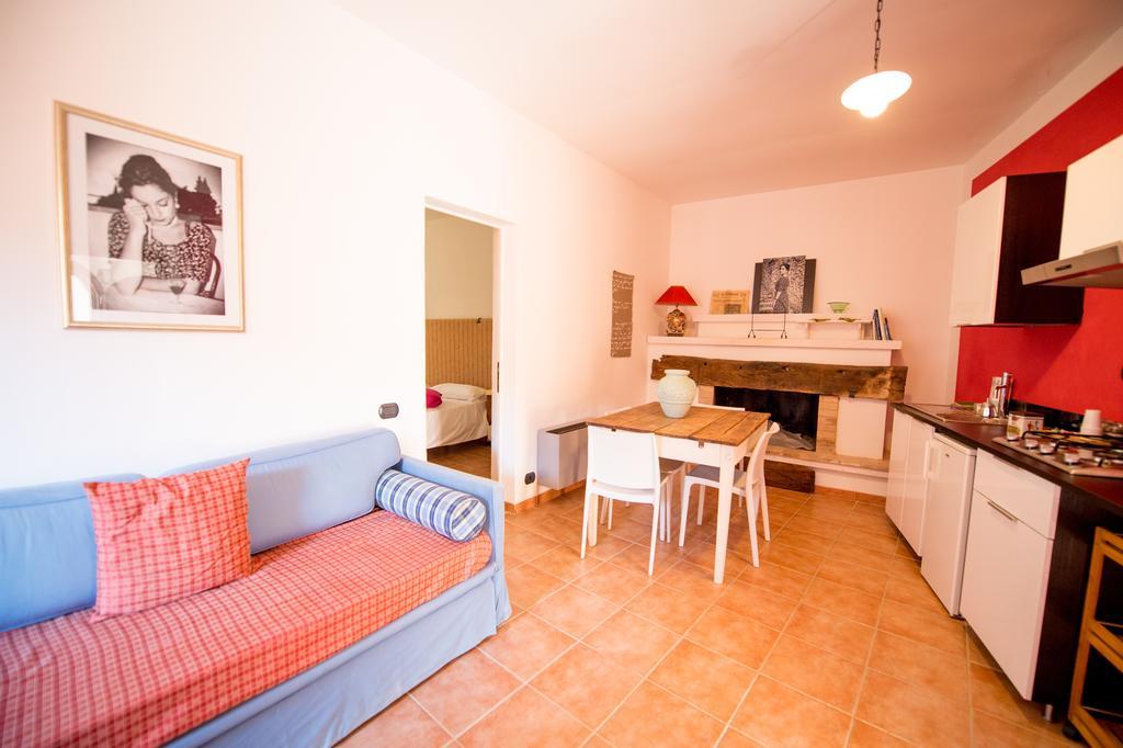 Torre Della Botonta Bed & Breakfast Castel Ritaldi Стая снимка