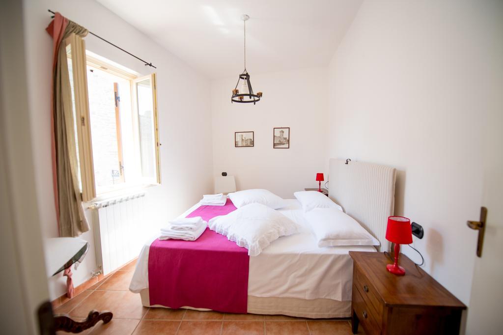 Torre Della Botonta Bed & Breakfast Castel Ritaldi Стая снимка