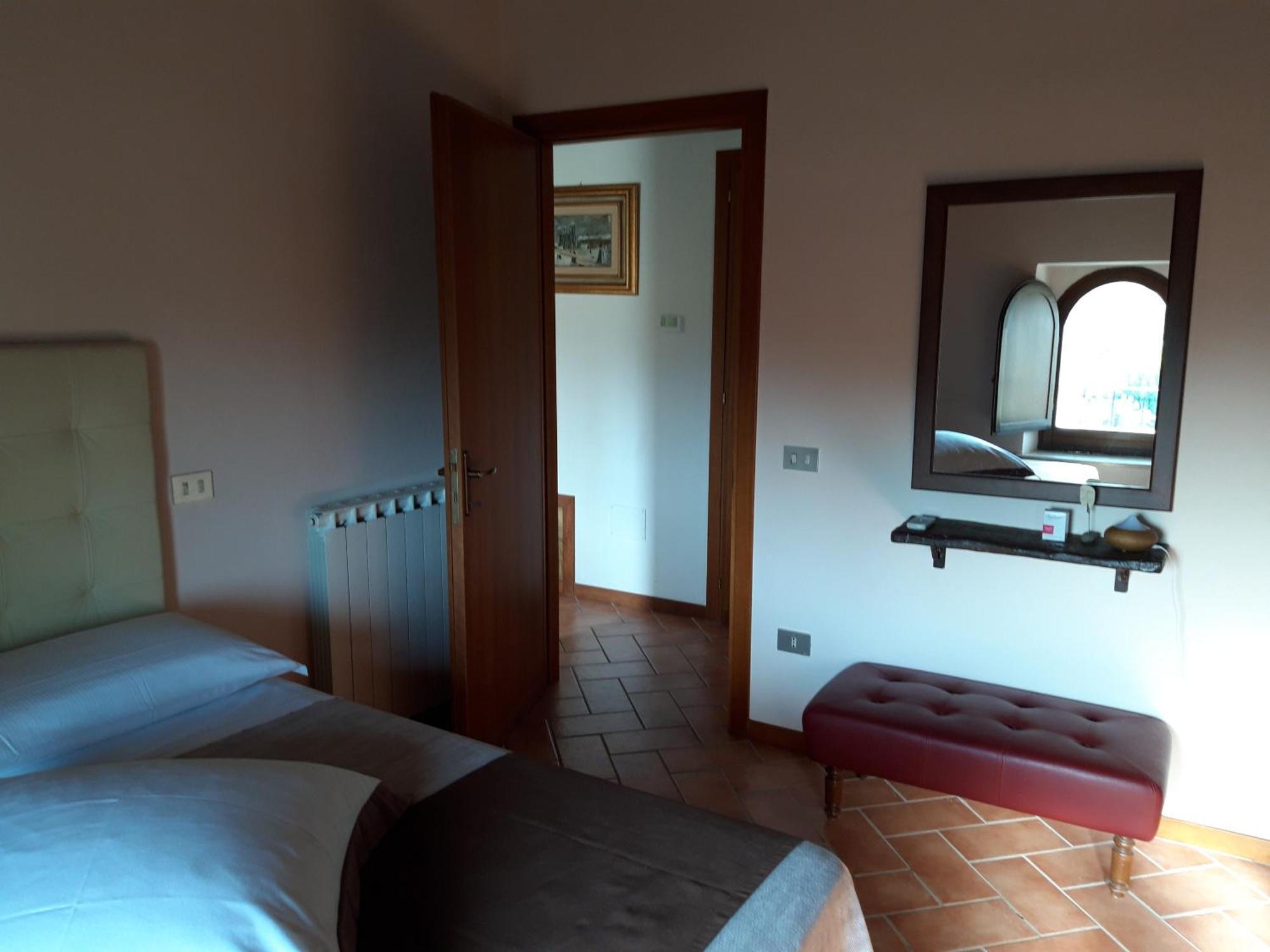 Torre Della Botonta Bed & Breakfast Castel Ritaldi Стая снимка