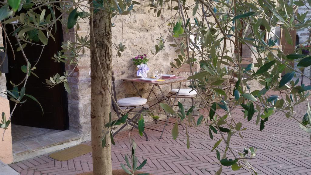 Torre Della Botonta Bed & Breakfast Castel Ritaldi Екстериор снимка