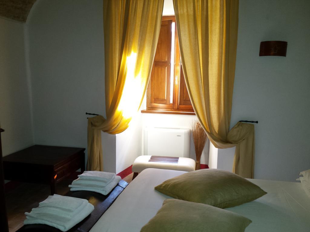 Torre Della Botonta Bed & Breakfast Castel Ritaldi Стая снимка