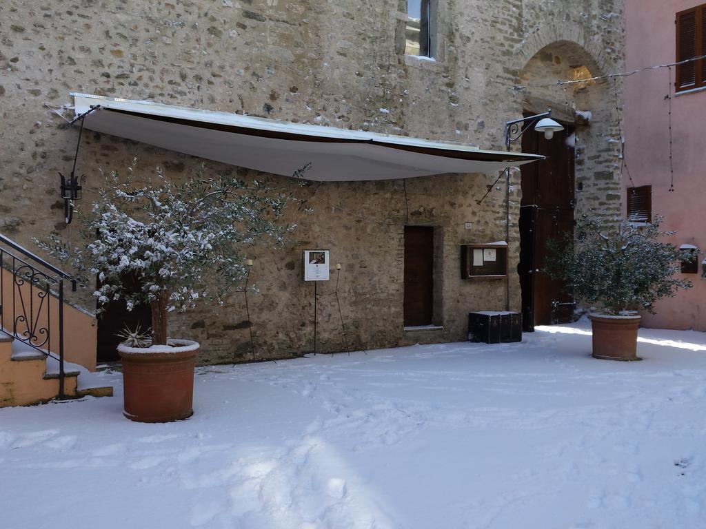 Torre Della Botonta Bed & Breakfast Castel Ritaldi Екстериор снимка