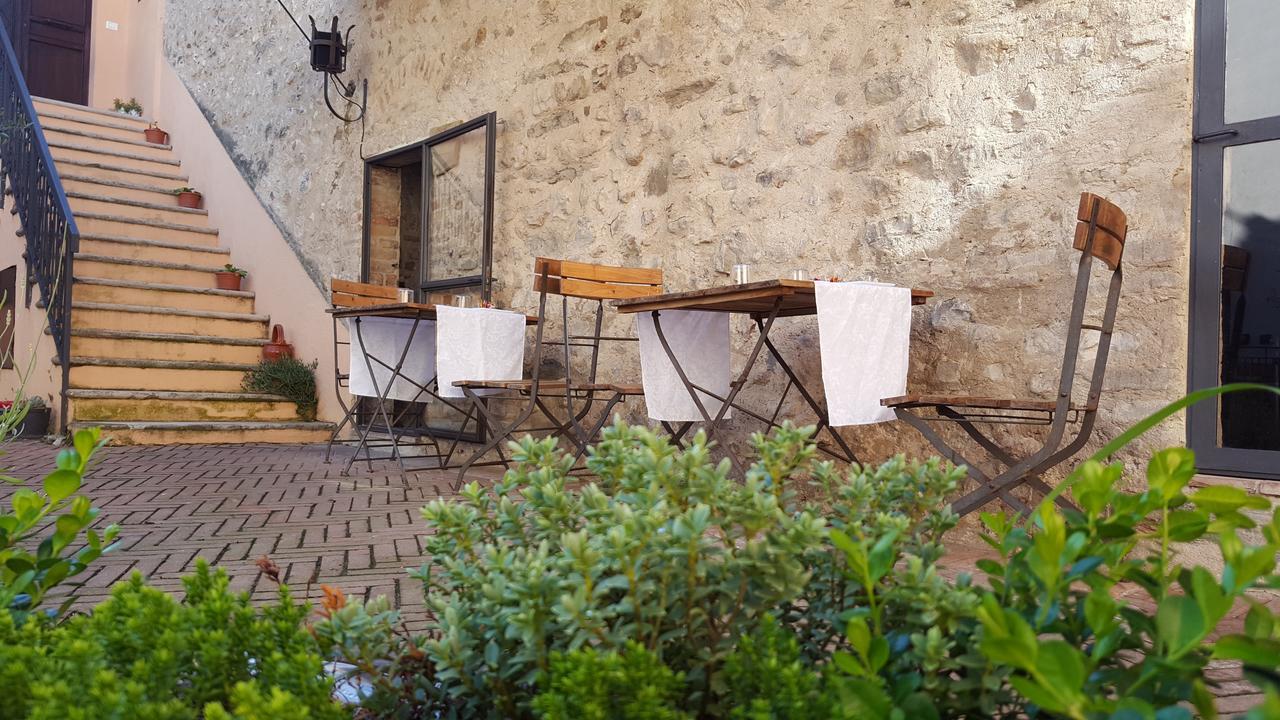 Torre Della Botonta Bed & Breakfast Castel Ritaldi Екстериор снимка